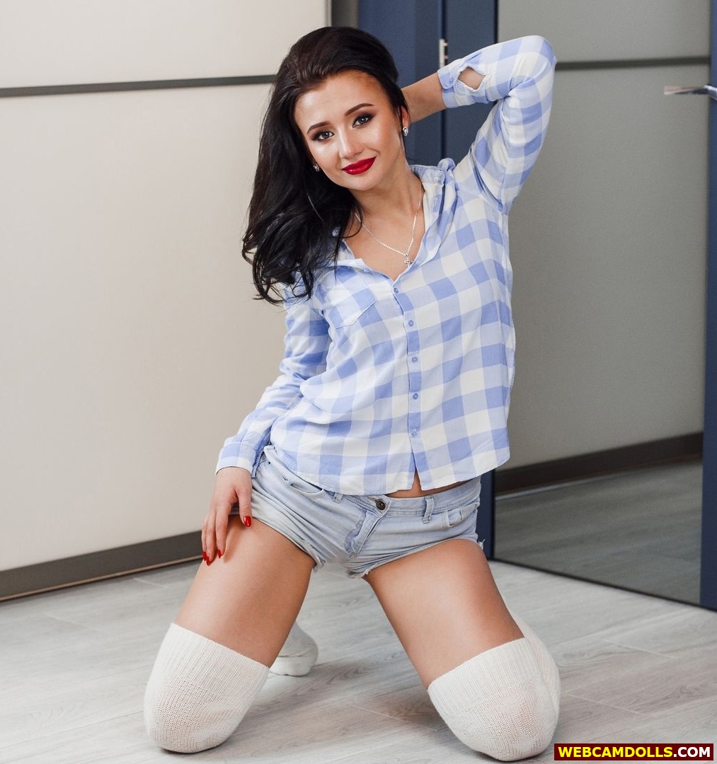 Brunette Girl in White Woollen Stockings and Denim Shorts on Webcamdolls