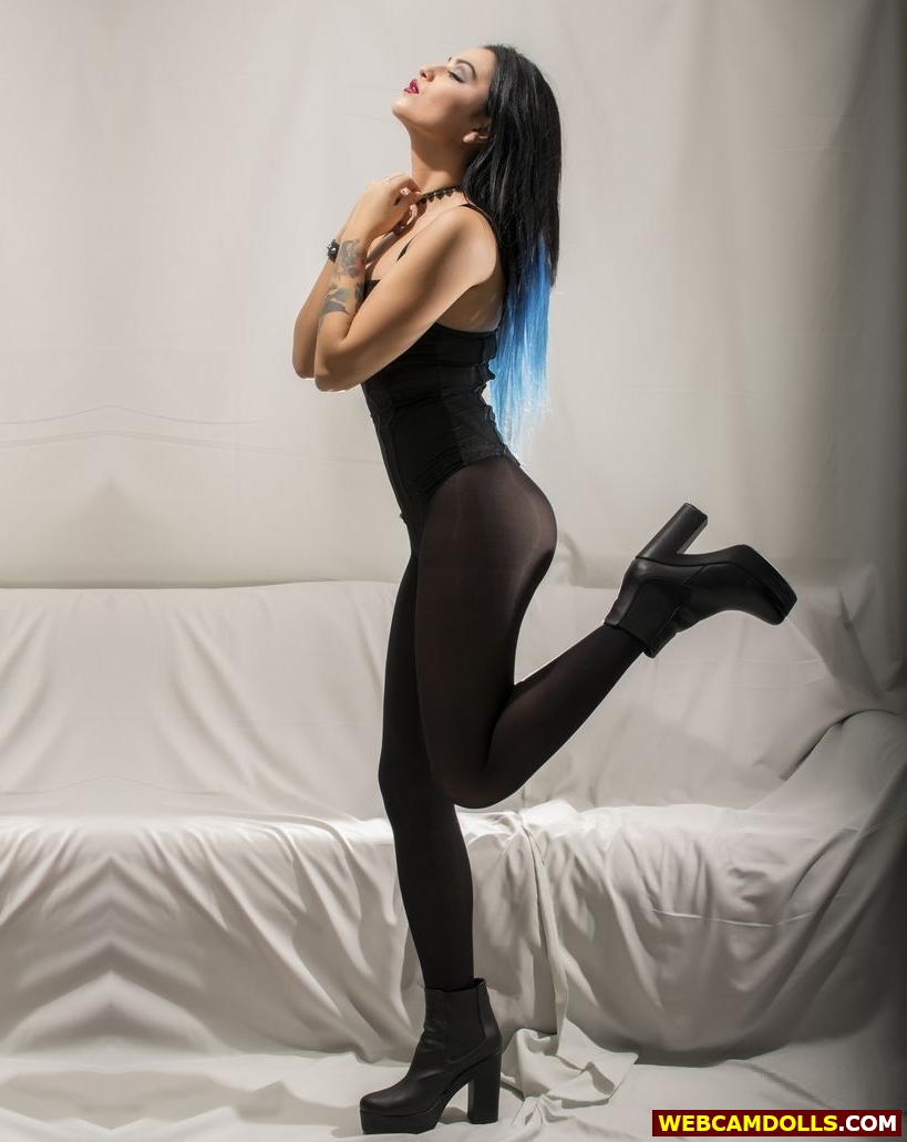 Black Haired Girl in Black Opaque Pantyhose and Heeled Boots on Webcamdolls