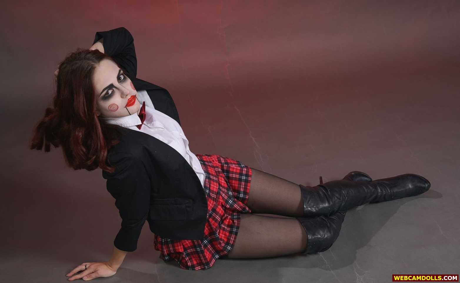 Gothic Schoolgirl in Black Sheer Pantyhose and Kneehigh Boots on Webcamdolls