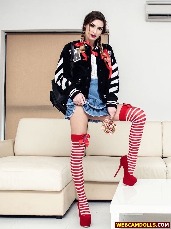 Blonde Schoolgirl in Opaque Stockings and Platform High Heels on Webcamdolls
