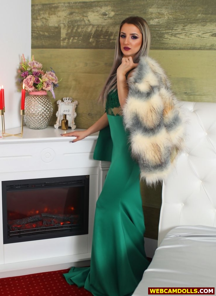 Blonde Girl in Fur Coat and Green Long Dress on Webcamdolls
