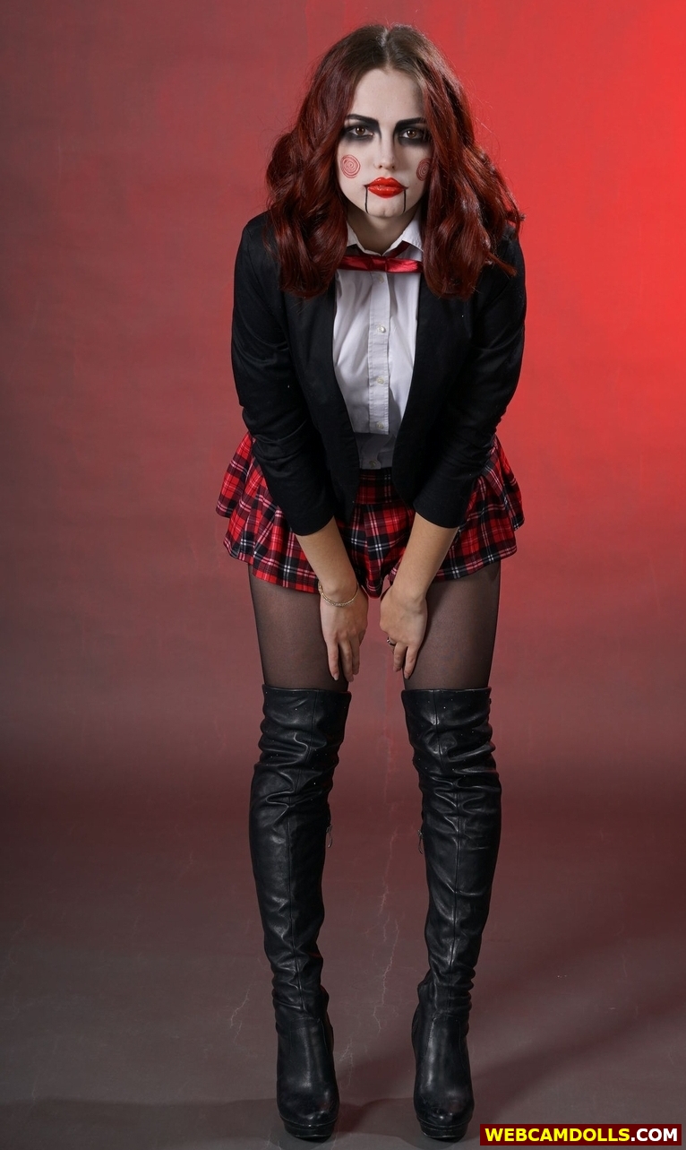 Gothic Schoolgirl in Black Leather Kneehigh Boots and Pantyhose on Webcamdolls