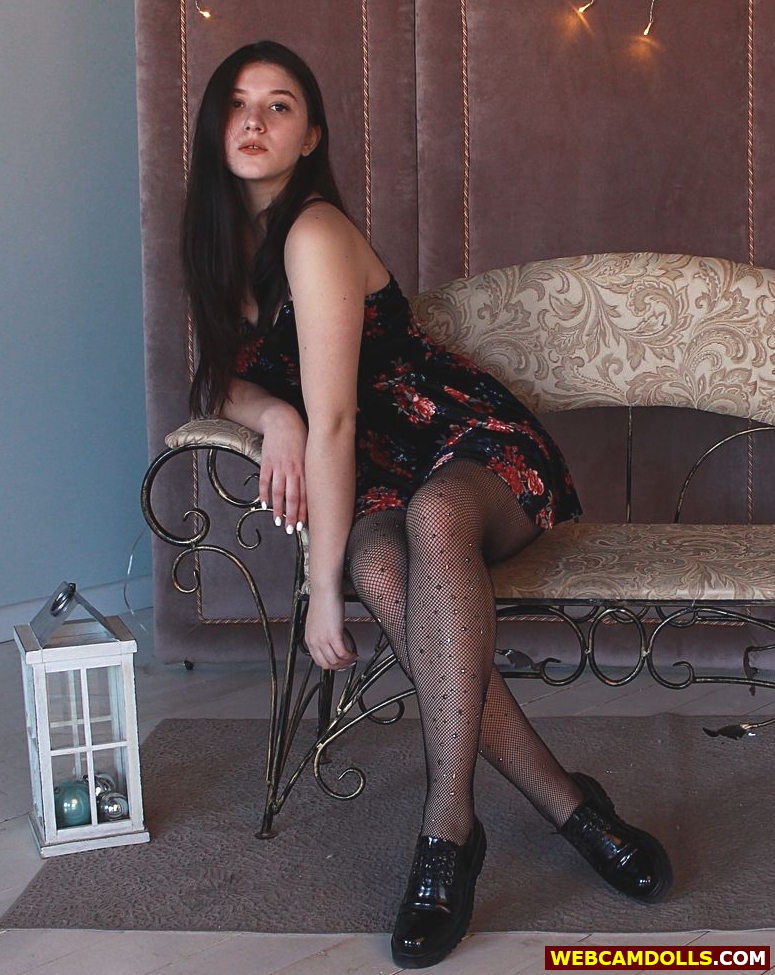 Brunette Girl in Black Fishnet Pantyhose and Shiny Shoes on Webcamdolls